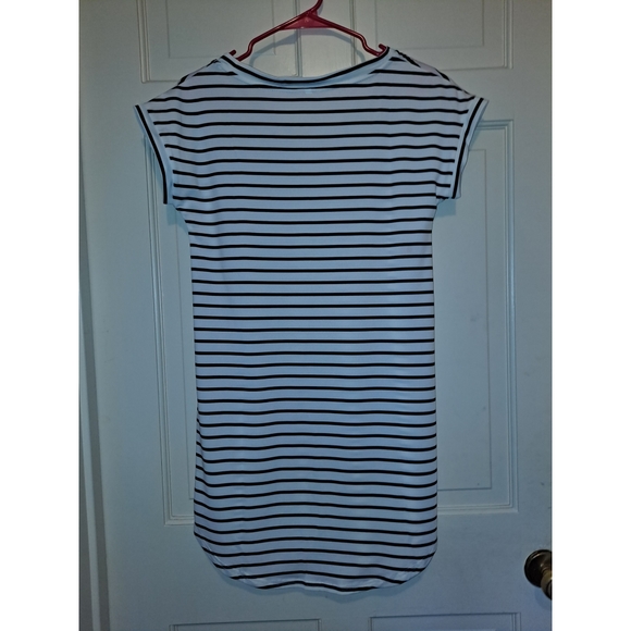 Striped v-neck short sleeve tshirt dress size S mini black white - Picture 8 of 8